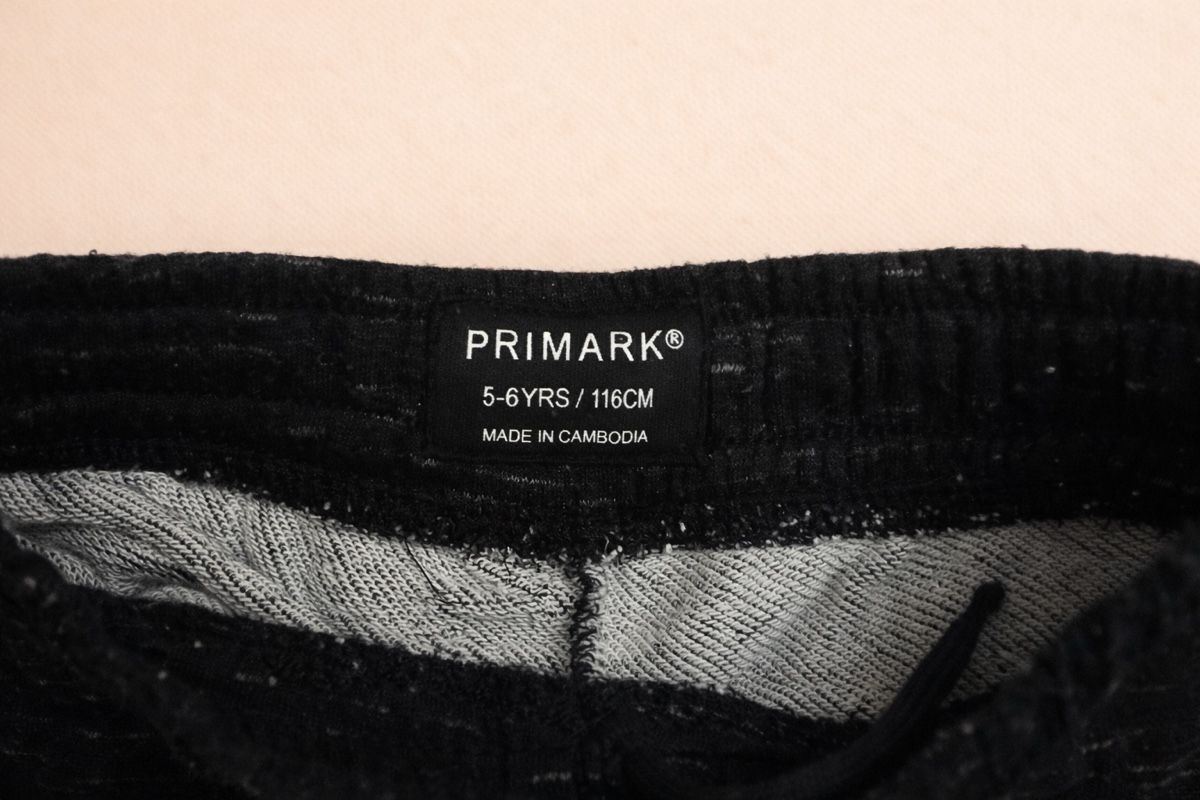 Pantaloni: SHORT ENFANT NOIR – Nuovo (secondo la descrizione) da Lausanne venduto da mar_6snp 2