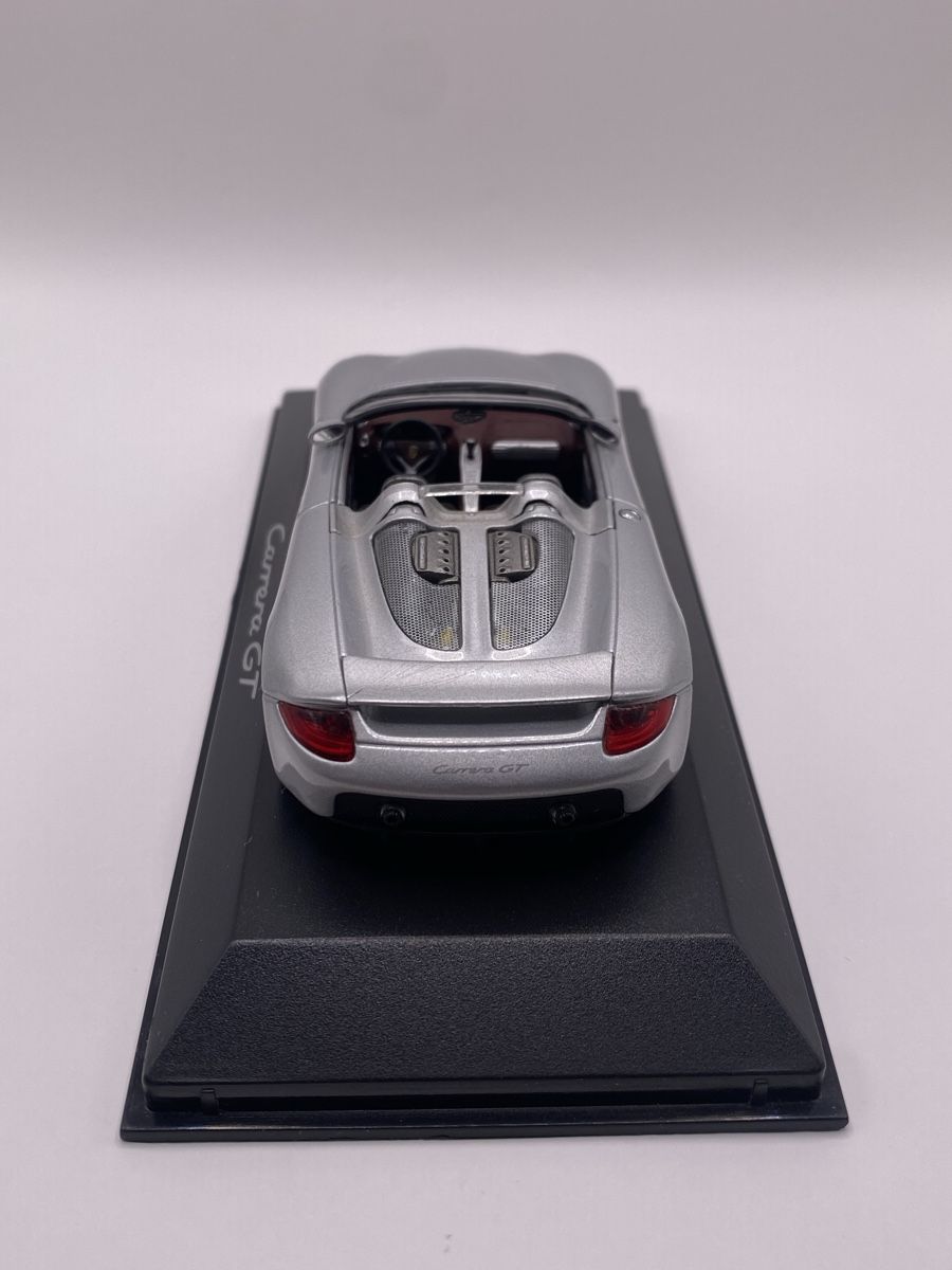 Minichamps Modellini d'auto: Minichamps Porsche Carrera GT Silber Modellauto Displaybase – Nuovo (secondo la descrizione) da Kirchberg BE venduto da swiss_slab 7