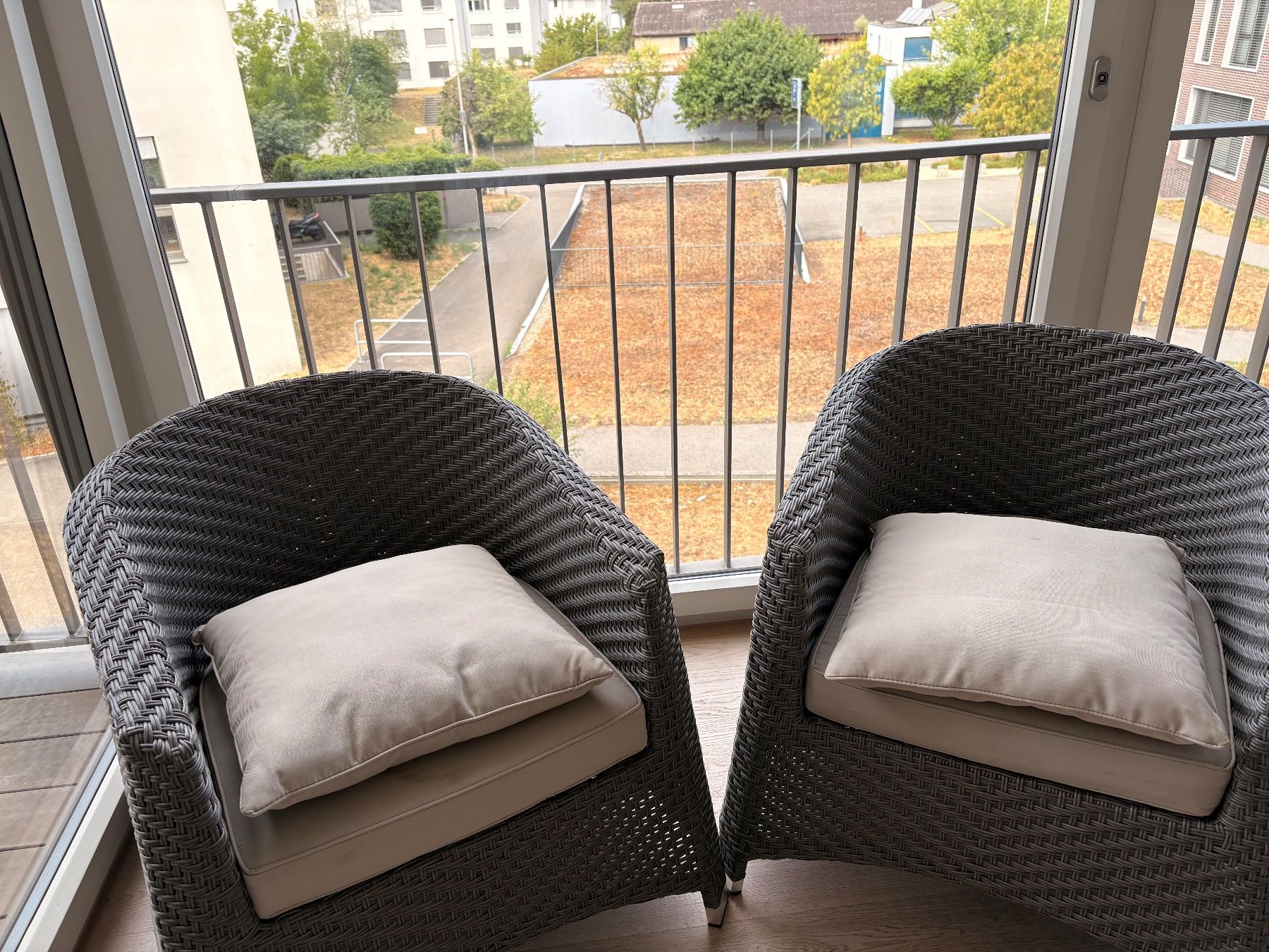 Pfister Set di tavolo e panche: Balkonmöbel – Usato da Rheinfelden venduto da ashsuchak 9