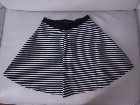 Jupe courte noire et blanche 