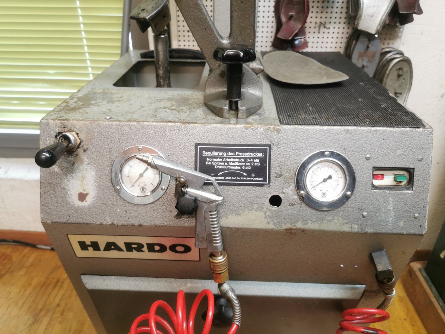 Pneumatik Presse HARDO - inkl. Pressformen G.35-47 (Gebraucht) in ...
