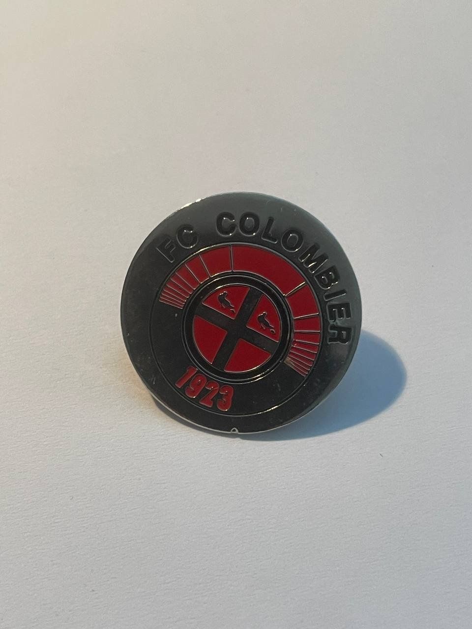 Plaketten & Abzeichen: 133. Pin - FC Colombier – Gebraucht aus Luzern von Irek 1