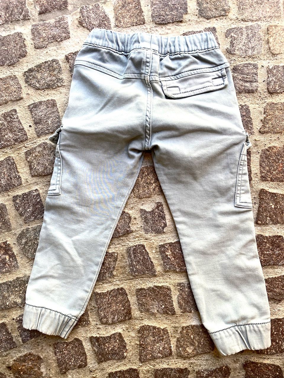Pantaloni: Robuste Kinder Cargo Jeans, Gr. 98/104 – Usato da Uster venduto da ros_pym8 1