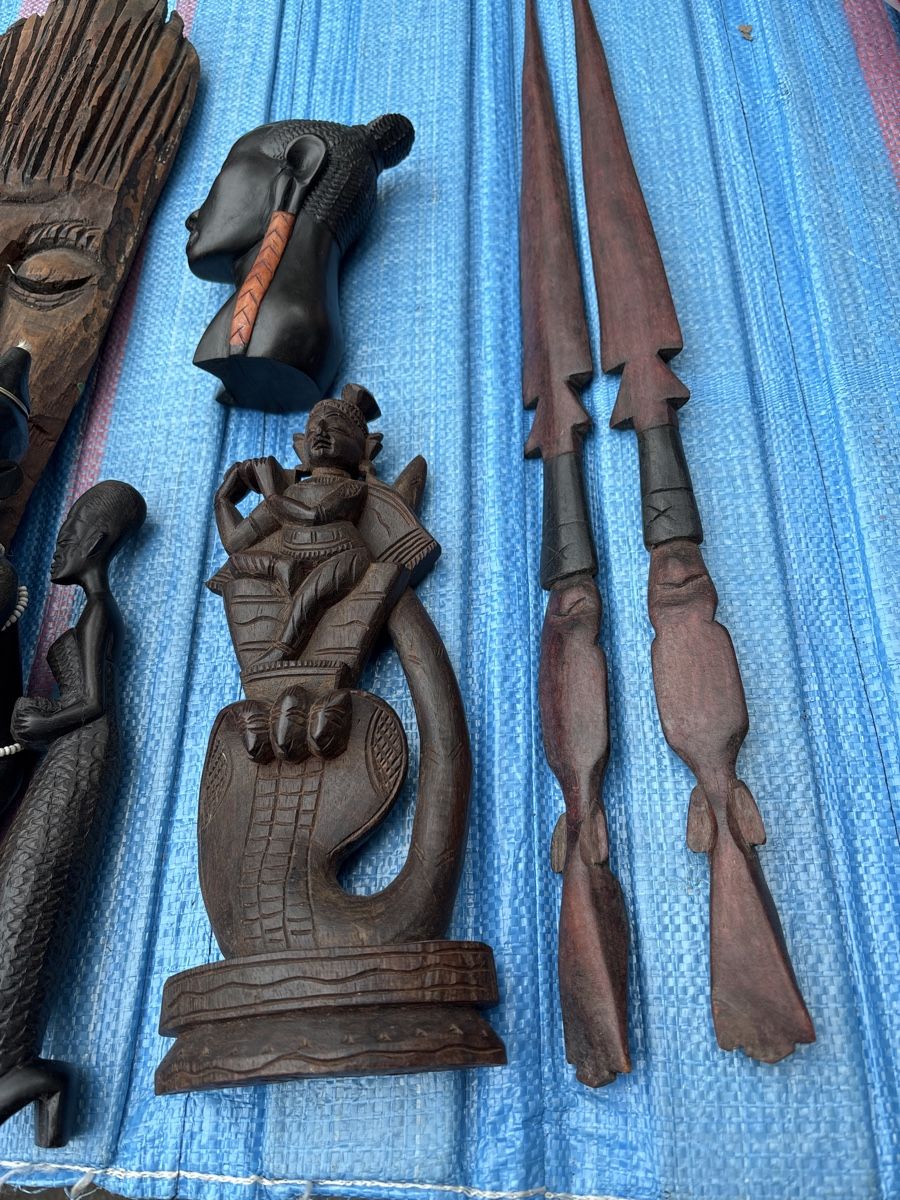 Statuette: 7 Afrikanische Kunstwerke Holz – Usato da Kriens venduto da Wundertuete17 1