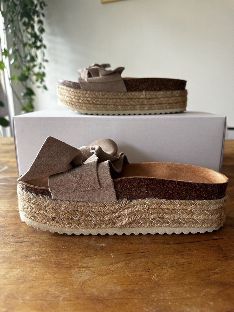 Scarpe da donna: Sandales compensées beige taille 36avec nœud – Usato da Châtelaine venduto da Alexandra.jankowski 1