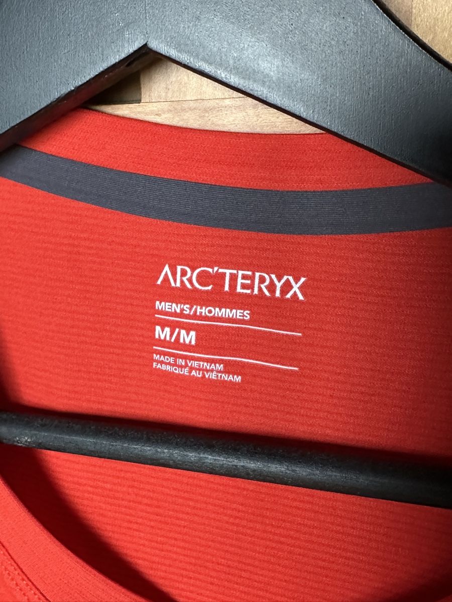 Arcteryx T-shirt: New Arcteryx T-shirt size M – Nuovo (secondo la descrizione) da Villars-Burquin venduto da Iliasso 2