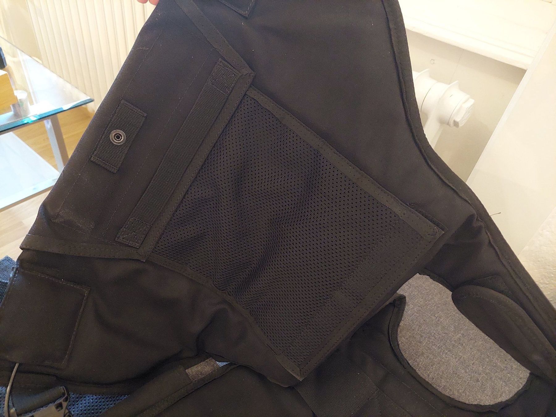 Uniformi: Taktische Weste Schwarz / Plattenträger – Usato da Meilen venduto da bernhardundbianca 4
