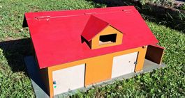 Spielzeug Bauernhof aus Holz aufklappbar
