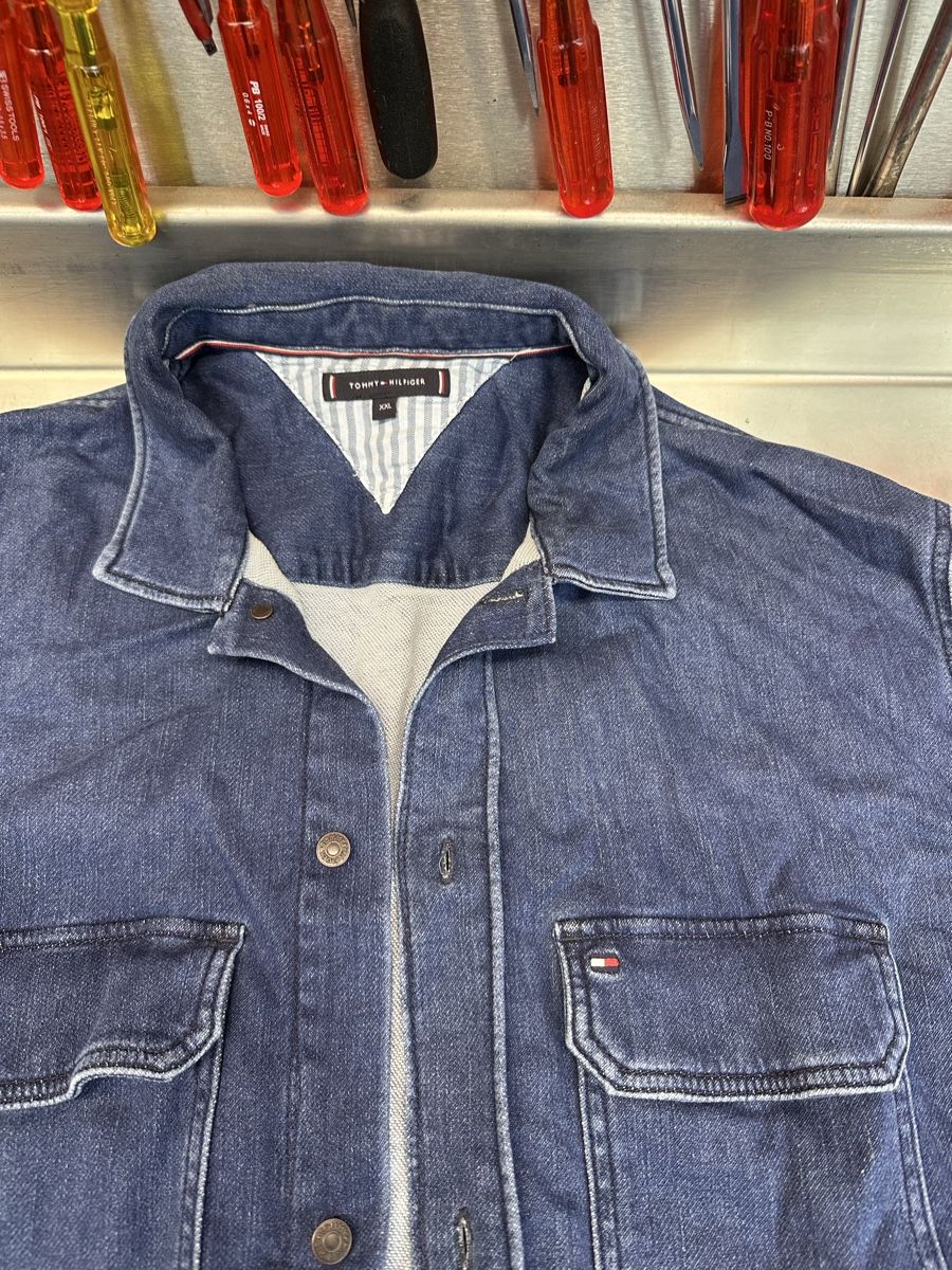 Tommy Hilfiger Camicie: Tommy Hilfiger Jeanshemd blau – Usato da Schwende venduto da weesli 2