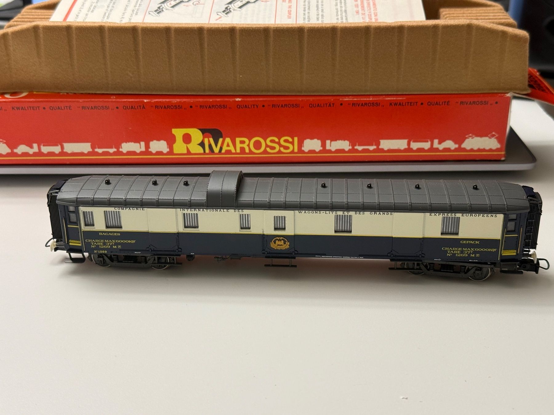 Rivarossi Modelleisenbahnen: Rivarossi CIWL Gepäckwagen  / DC HO – Gebraucht aus Jonschwil von sutfra12 2