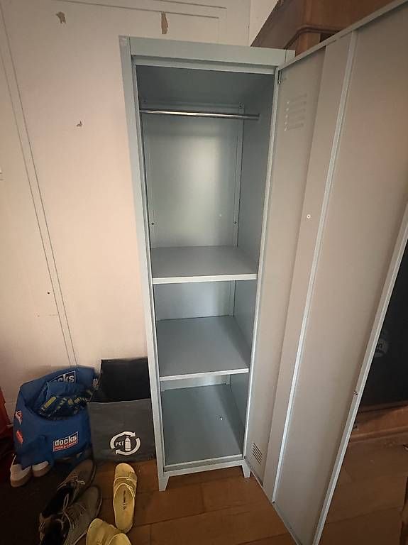 Armadi: Putz-/Schuhschrank – Usato da Zürich venduto da luk_t66m 1