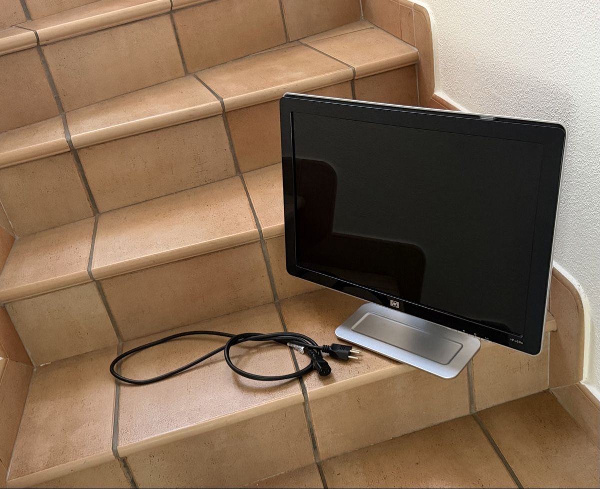 Monitor: Monitor HP w2216v 22" LCD – Usato da S. Pietro venduto da pap_nd2w