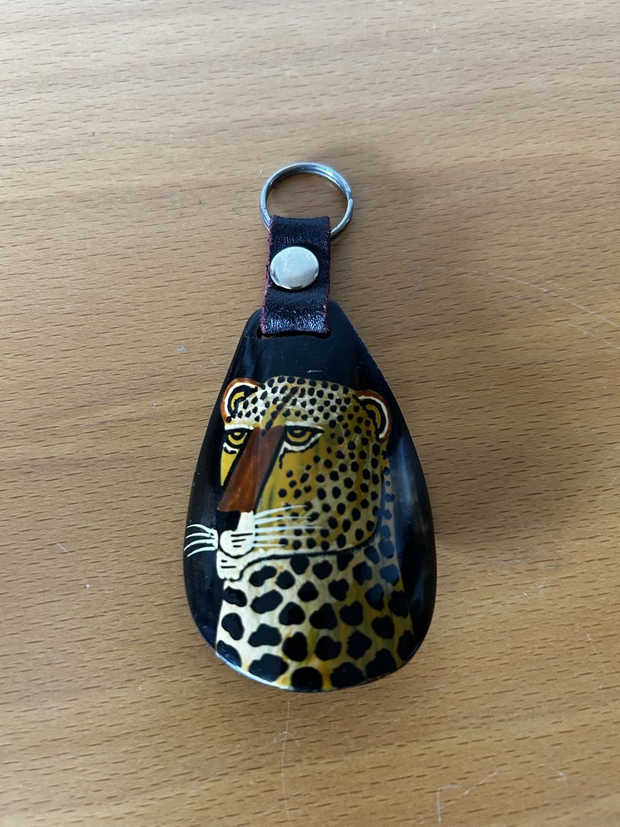 Porte-clés: Leopard Keychain, Handcrafted, Unique gift idea now! – D'occasion à Bogis-Bossey par jhenckaerts
