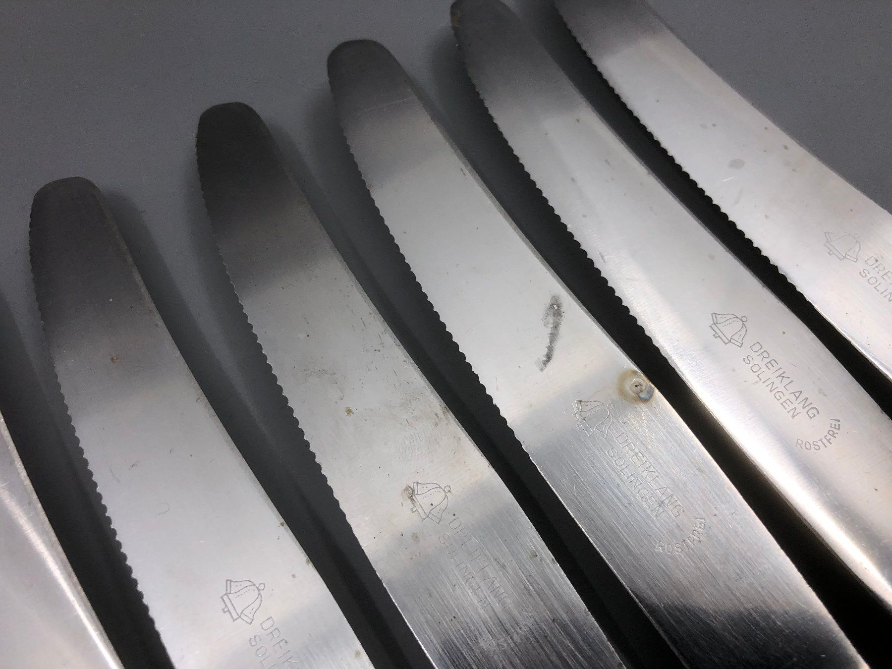 Besteck: 6 Tafelmesser versilbert Steakmesser Dreiklang – Gebraucht aus Basel von Tiabeanie 6