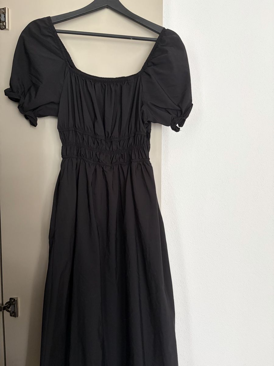 Vestiti: Schwarzes Kleid Grösse 40 Puffärmel smocked Taille – Nuovo (secondo la descrizione) da Zürich venduto da Mss_sen