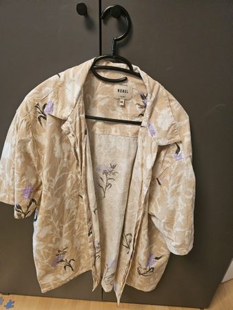 Rebel XXL Sommerhemd mit Blumenmuster – Top Zustand!