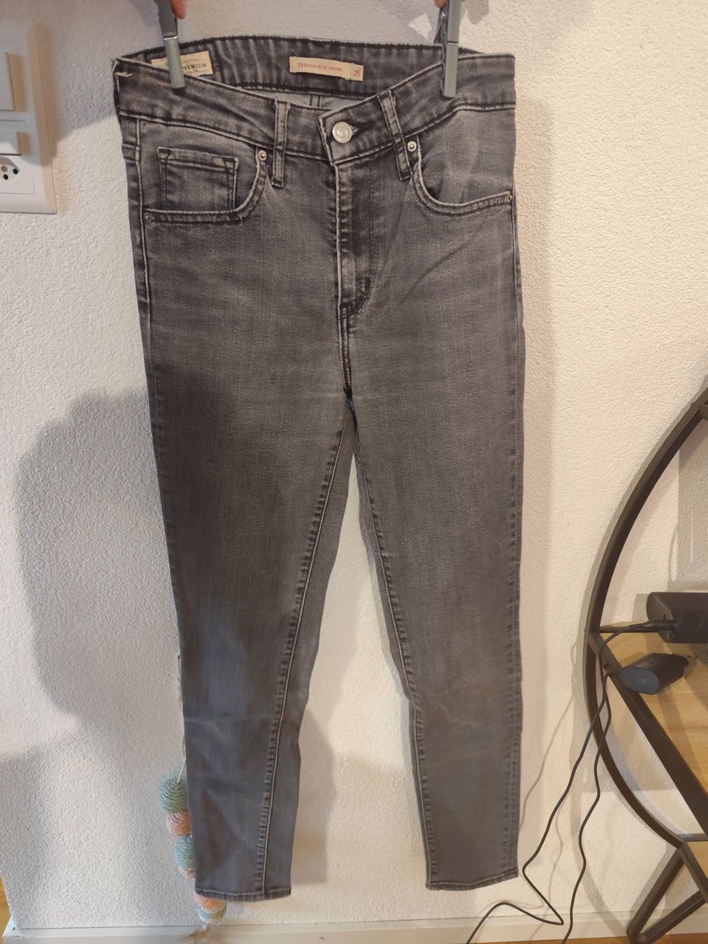 Levi's Jeans: Levi's taille haute skinny, gris taille 25 – Gebraucht aus Neuchâtel von pie_8t6p
