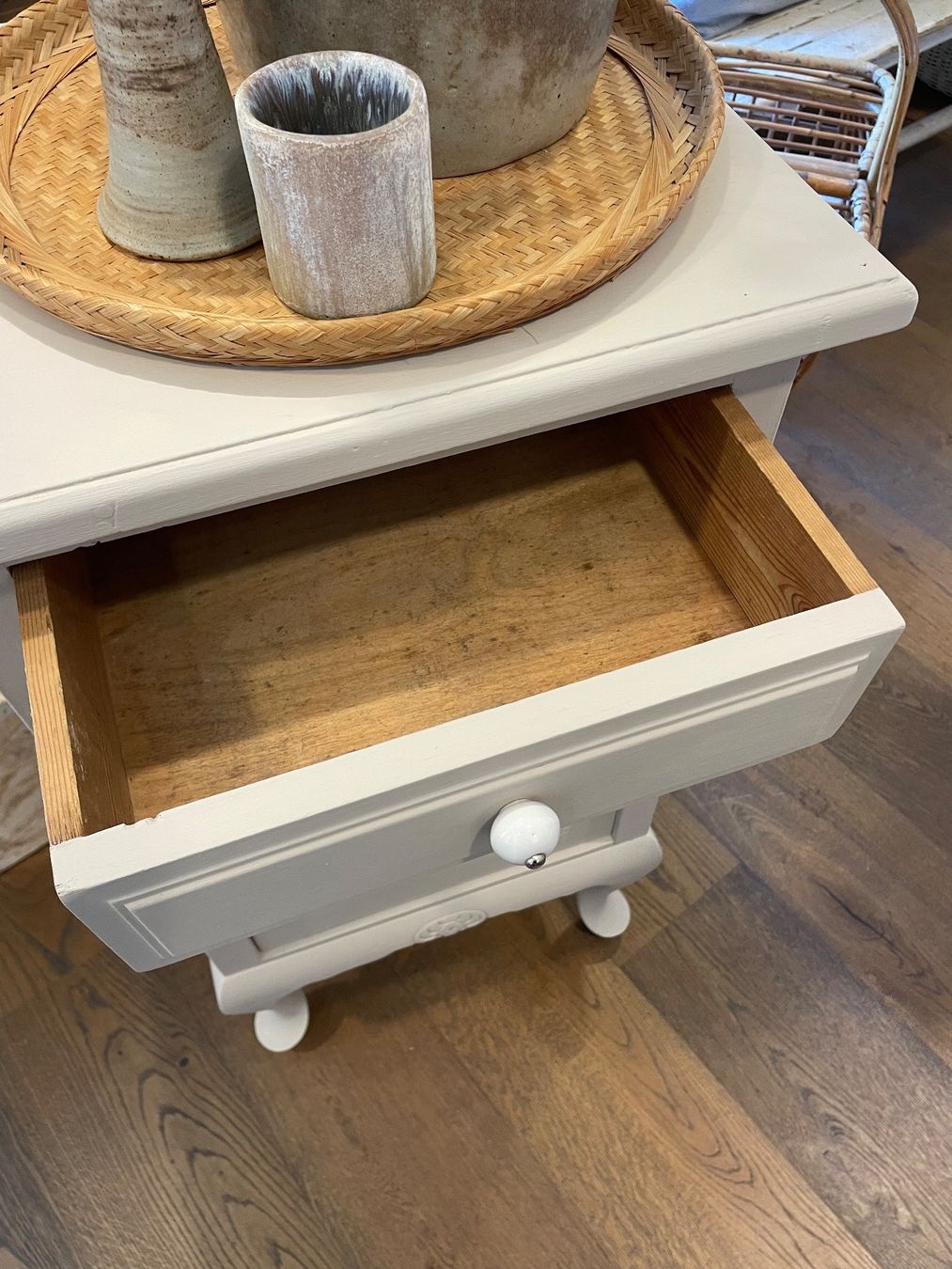 Comodini: Nachttisch hellgrau im Shabby Chic – Usato da Sirnach venduto da dasrosahaus 5
