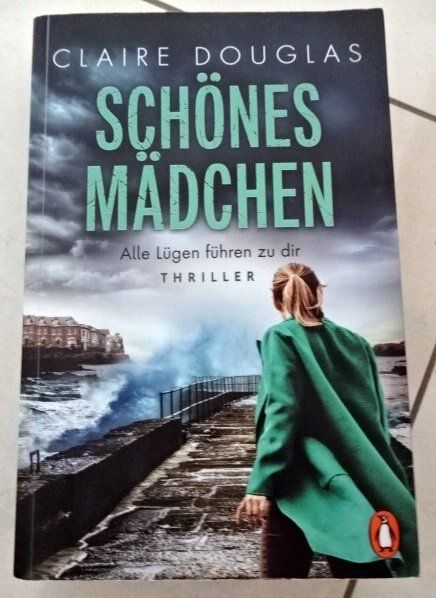 Bücher: Claire Douglas Schönes Mädchen – Gebraucht aus Wetzikon ZH von strubeli024
