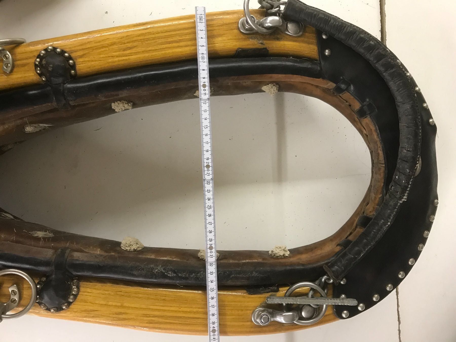 Briglie & Cavezze: Kummet - 2 Bündner Kummetgeschirre – Usato da Zürich venduto da Malcom 1