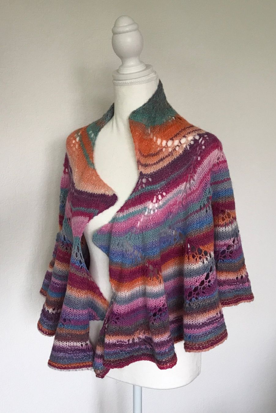 Altro in Moda donna: Cape - halbrundes Tuch - handgestrickt – Nuovo e nell'imballaggio originale da Riniken venduto da einfach-so 2