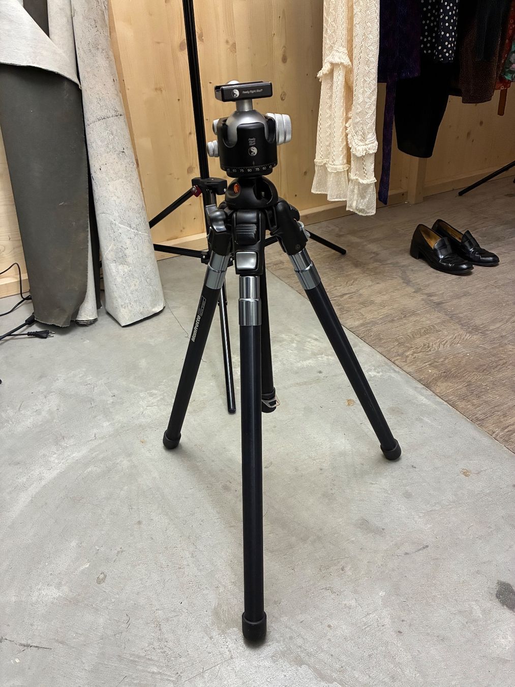 Manfrotto Stative & Stativköpfe: Neotec Manfrotto 458B Nur einmal gebraucht – Neu (gemäss Beschreibung) aus Fribourg von waves55