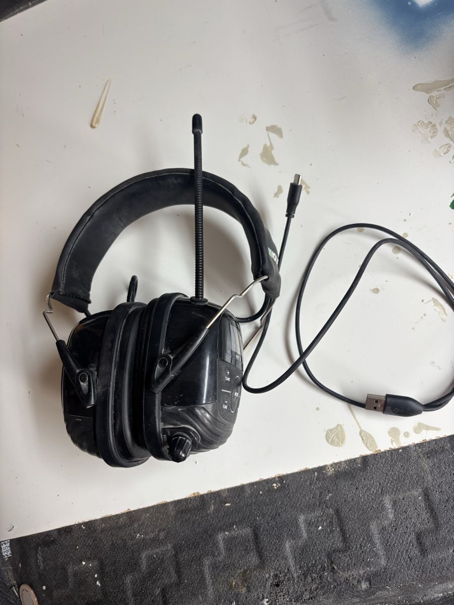 Gesichts- und Gehörschutz: WOLF Gehörschutzradio DAB+ Bluetooth – Gebraucht aus Beckenried von silvanbue 1