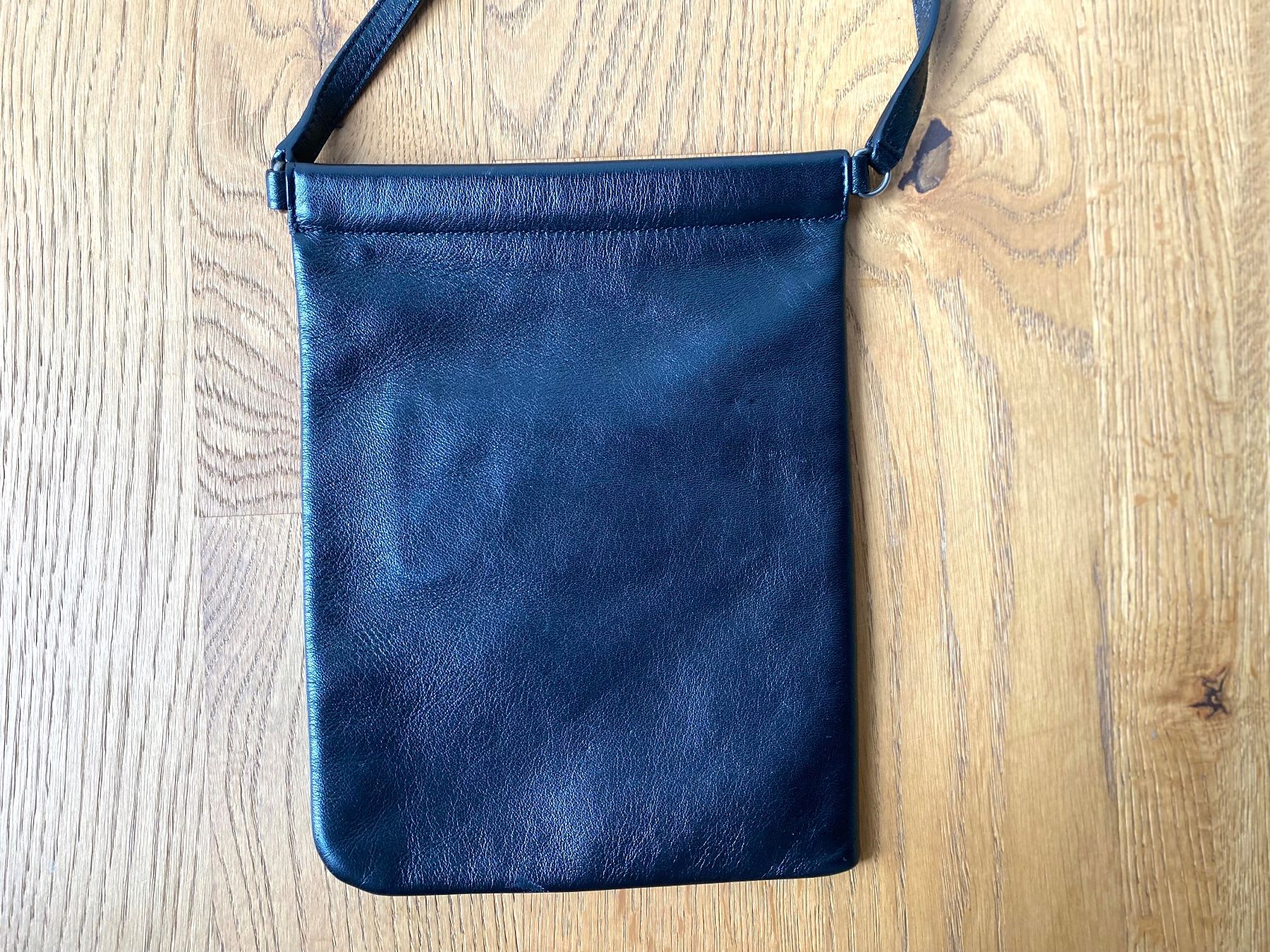 Saint Laurent Borse da donna: SAINT LAURENT Antiqued Lambskin Sid Flat Bag Tasche – Usato da Kriens venduto da hannaandkiko 5