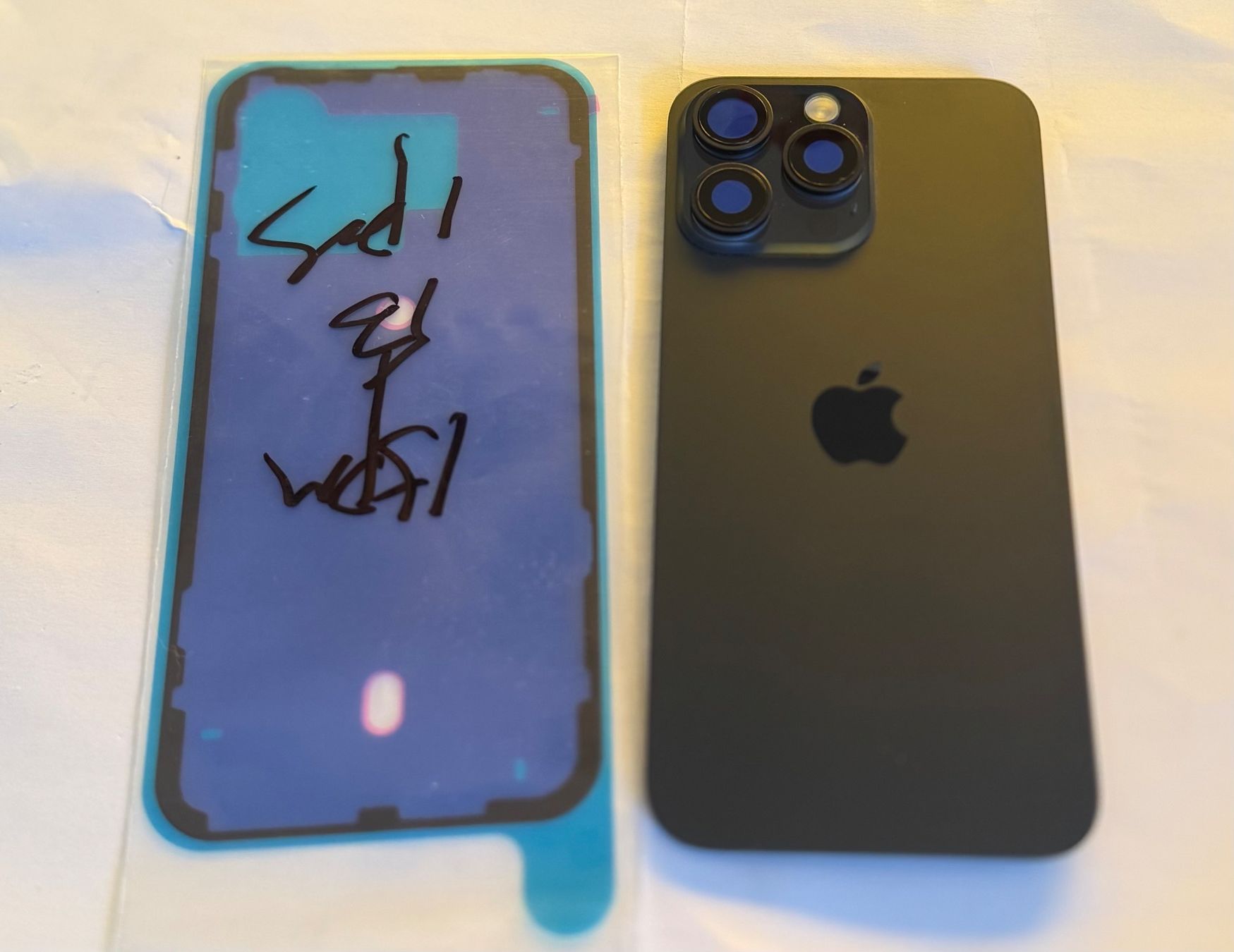 Bicchieri: iPhone 15 Pro Max Backglass Cover – Usato da Bettingen venduto da tomtoi