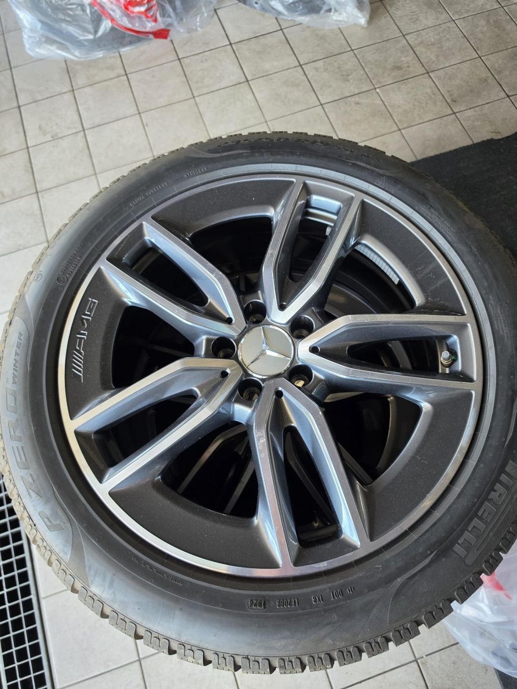 Mercedes-Benz Cerchioni: AMG Winter Kompletträder – Usato da Stäfa venduto da vel_2vvl