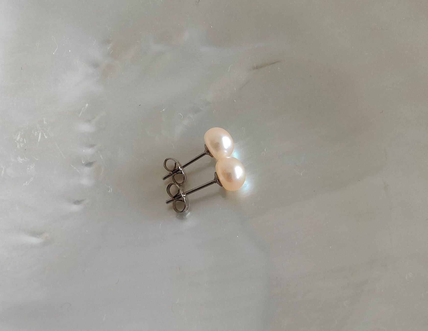 Orecchini pendenti & Orecchini a lobo: Süsswasserperle Ohrstecker 7mm, apricot – Nuovo e nell'imballaggio originale da Rümlang venduto da 21f 1