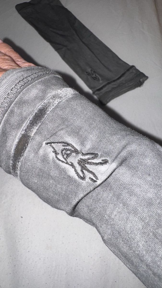 Gants & mitaines : Schöne Baumwoll-Mitli grau – D'occasion à Gümligen par morticiaaddams 1