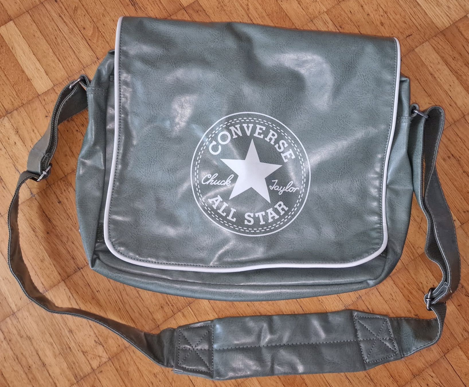 Converse Taschen: Converse All Star Schultertasche – Neu (gemäss Beschreibung) aus Zürich von Pero6