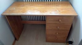 Gebrauchter Holz-Schreibtisch