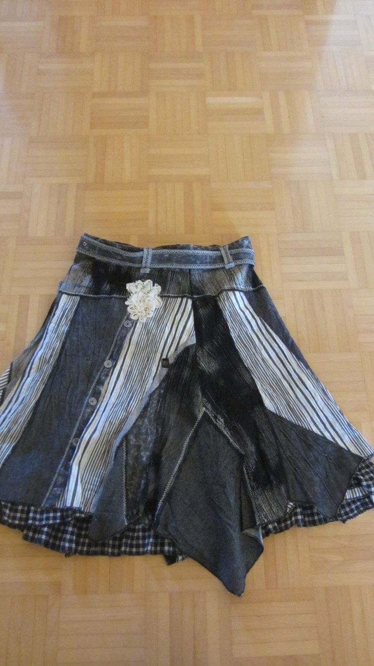 Gonne: Jolie jupe originale 40-42 – Usato da Oberried FR venduto da berg04 1