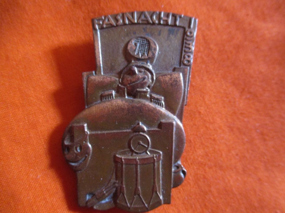Insigne Badge Fasnacht 1938 - Suisse, Pin's Métal Tourisme, état D'usage