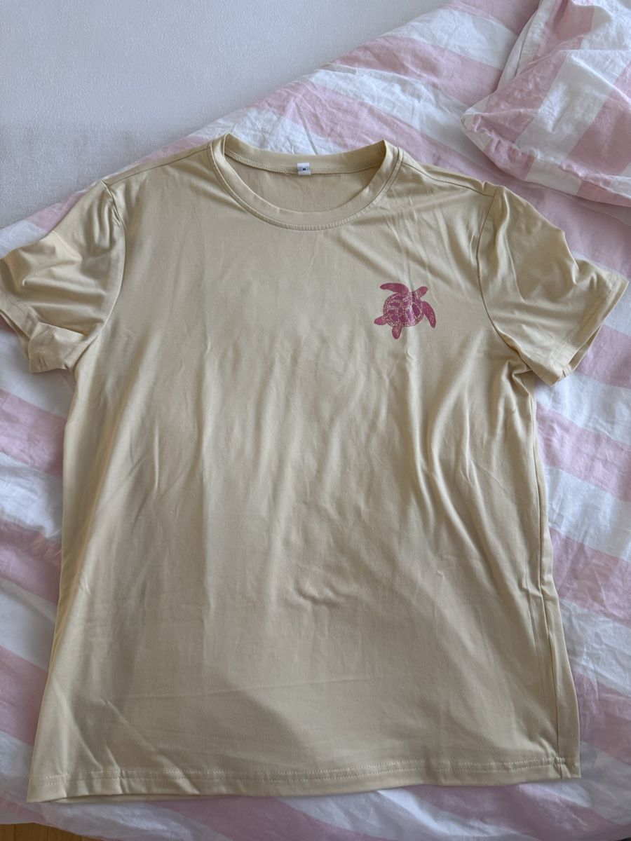 Shein T-shirt: Shein T-shirt – Usato da Wil SG venduto da xrnvani 1