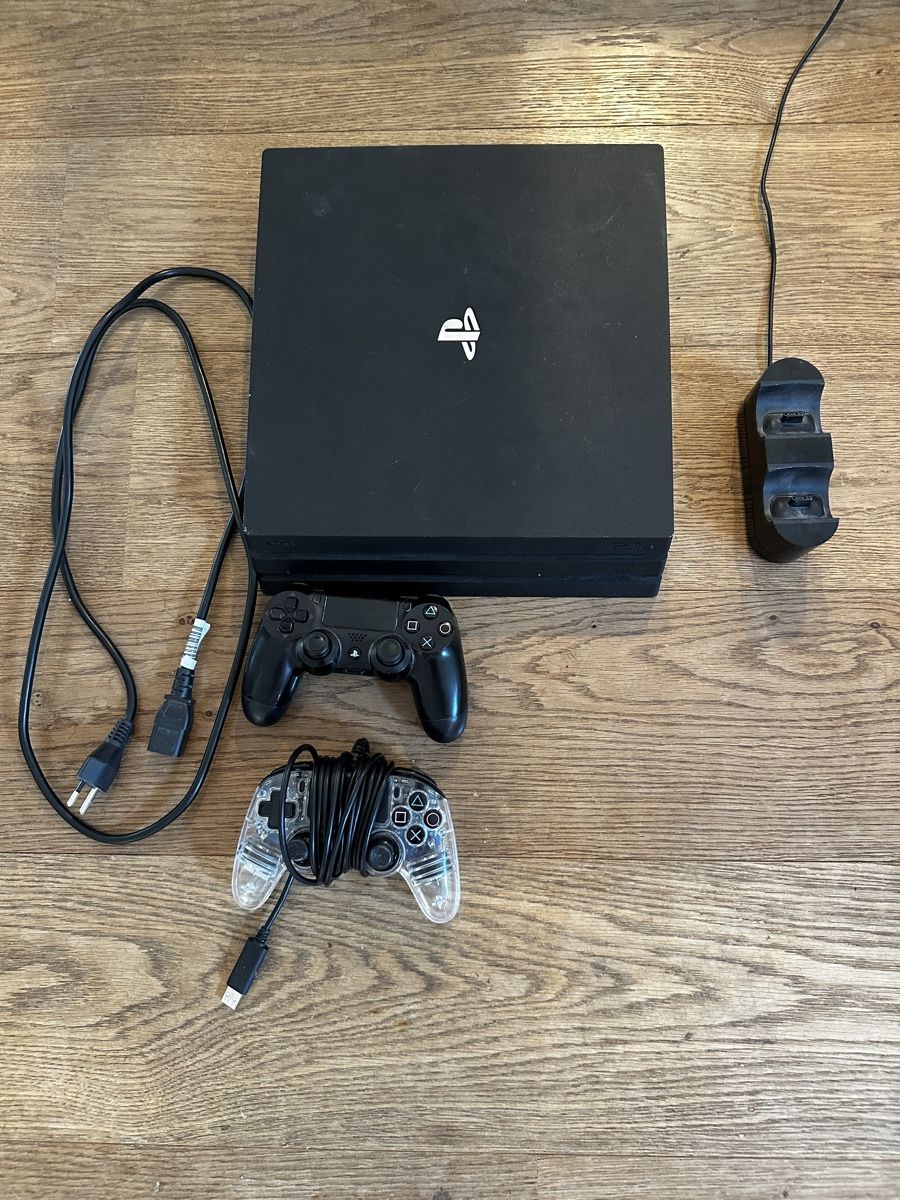 Sony Consoles: PlayStation 4 PRO 1000gb mit Ladestation & 2 Controller – D'occasion à Kirchdorf BE par amo_qqd2 2