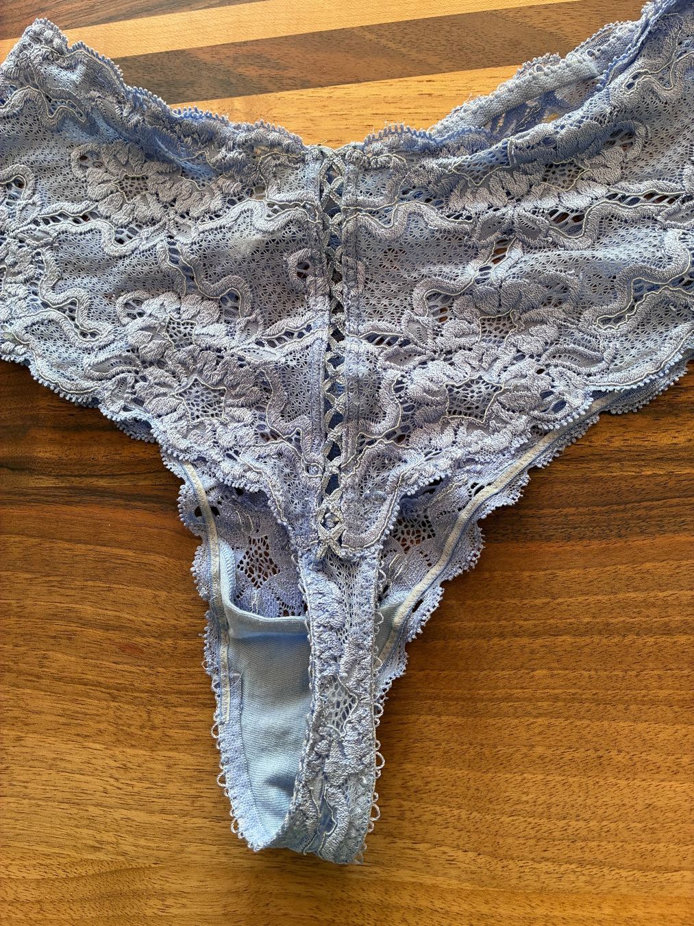 Altra biancheria intima: Hellblauer Tanga Spitzenslip von valisere – Usato da Alpnach Dorf venduto da marvo 4