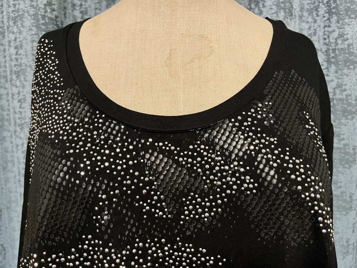 T-shirt: Damen Langarmshirt Schwarz mit Steinen – Usato da Eglisau venduto da regulmei 2