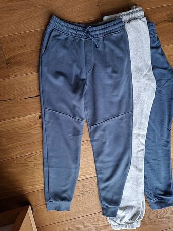Set aus 3 Trainerhosen, 2x Gr. 176, 1x. Gr. 164