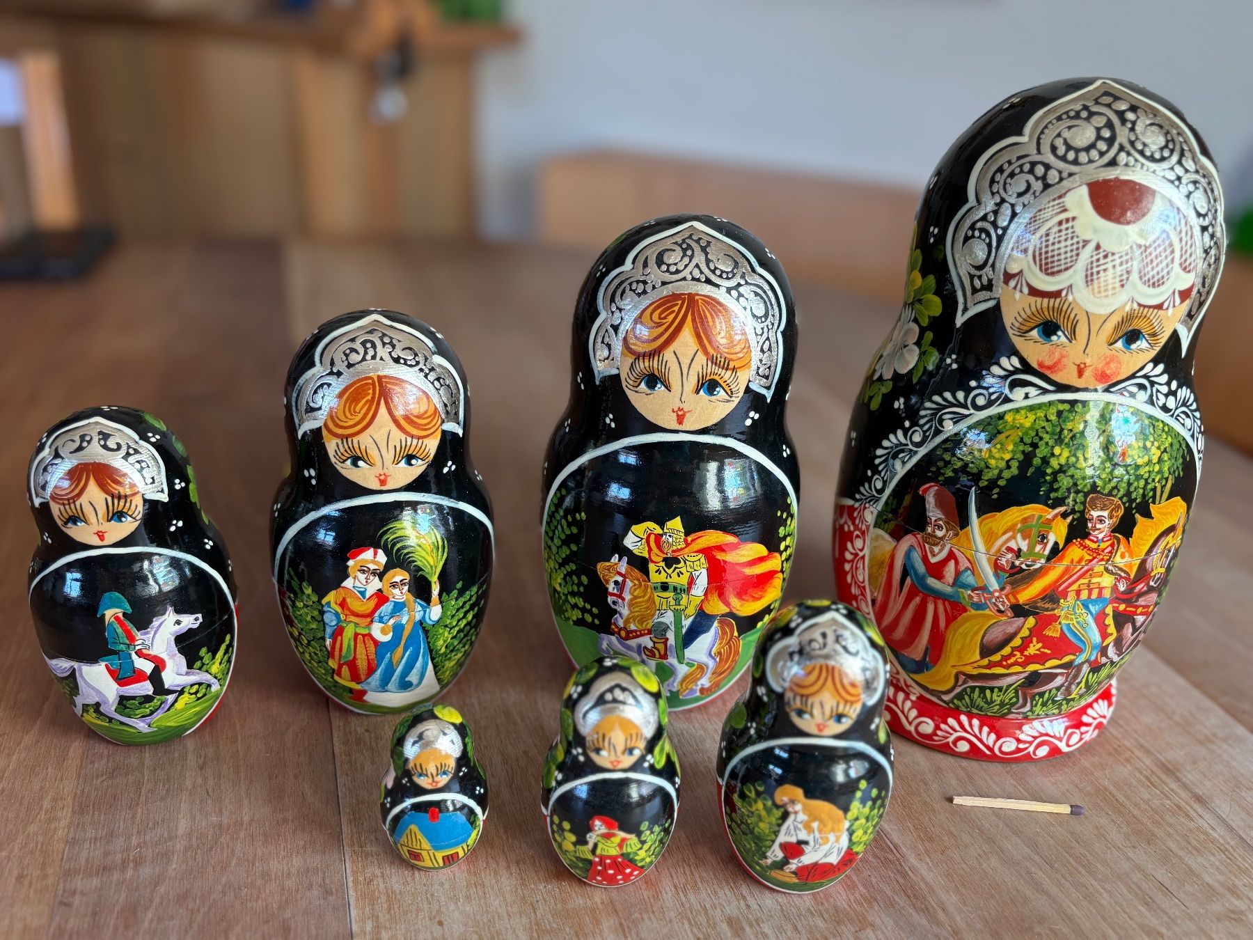 Figurines: Matrjoschka, Babuschka 7 teilig – D'occasion à Seftigen par Muggelwomb