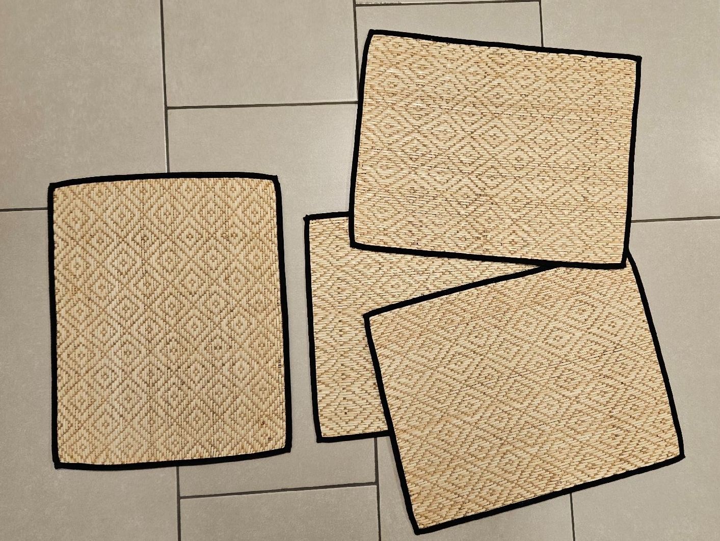 Set di tavolo e panche: 4er Set Tischset 36x46 cm – Usato da Schaan venduto da car_wrv2 1