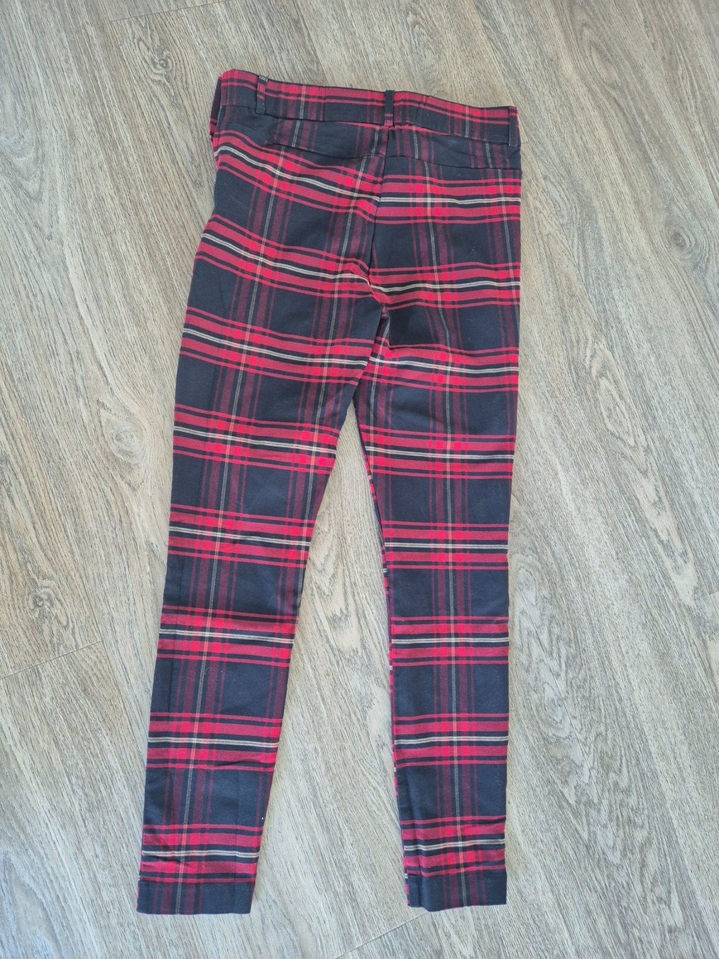 Pantaloni: Rot-karierte Röhrenhosen, Gr. S/M – Usato da Eglisau venduto da nicij79 2
