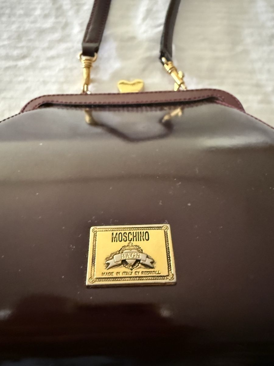 Moschino Taschen für Damen: Moschino Tasche Lackleder Farbe: Bordeaux – Gebraucht aus Rüti ZH von Dauli 2