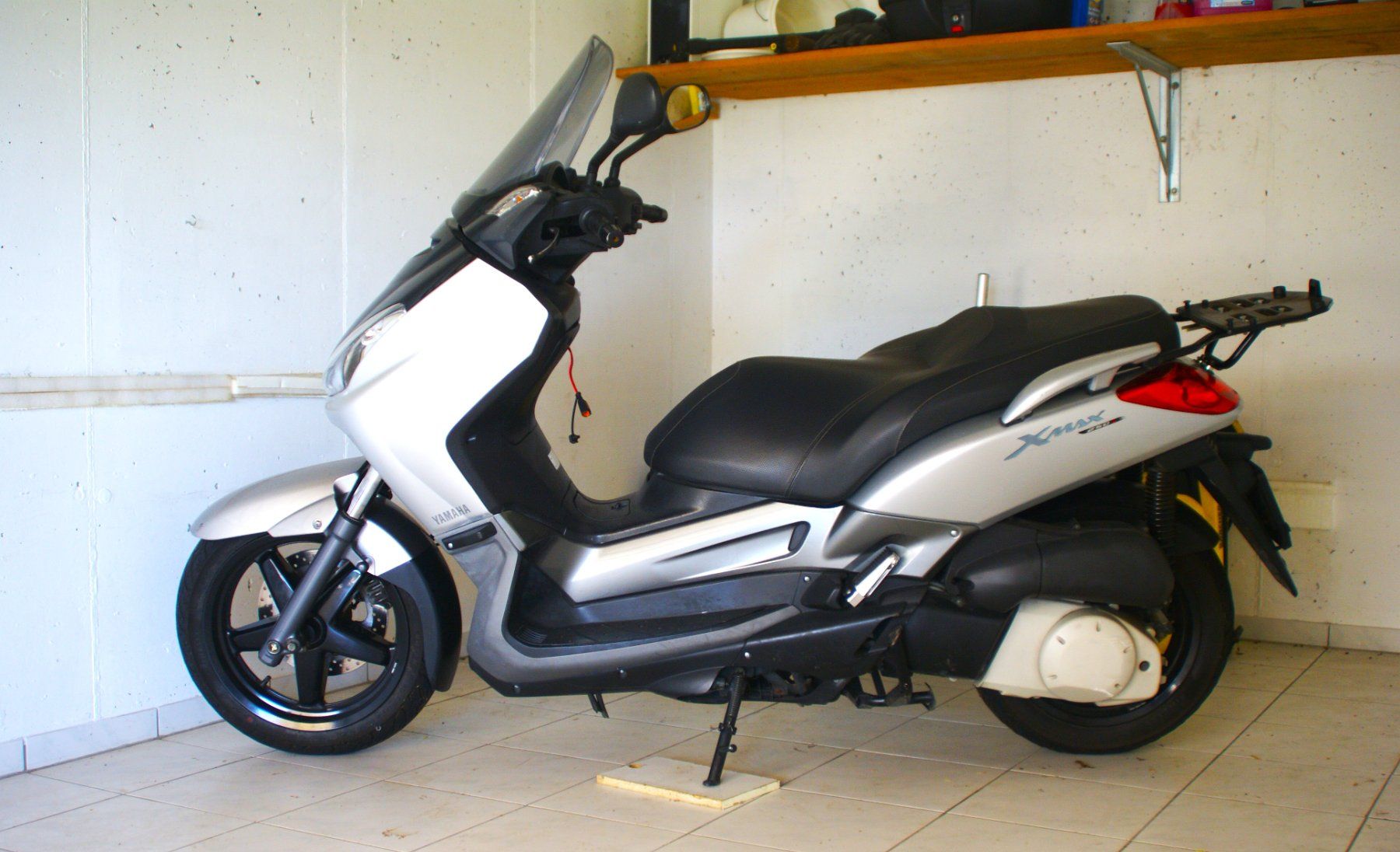 Yamaha Strasse: YAMAHA YP250R  hellgrau met. – Gebraucht aus Heiligenschwendi von Henusode0 1