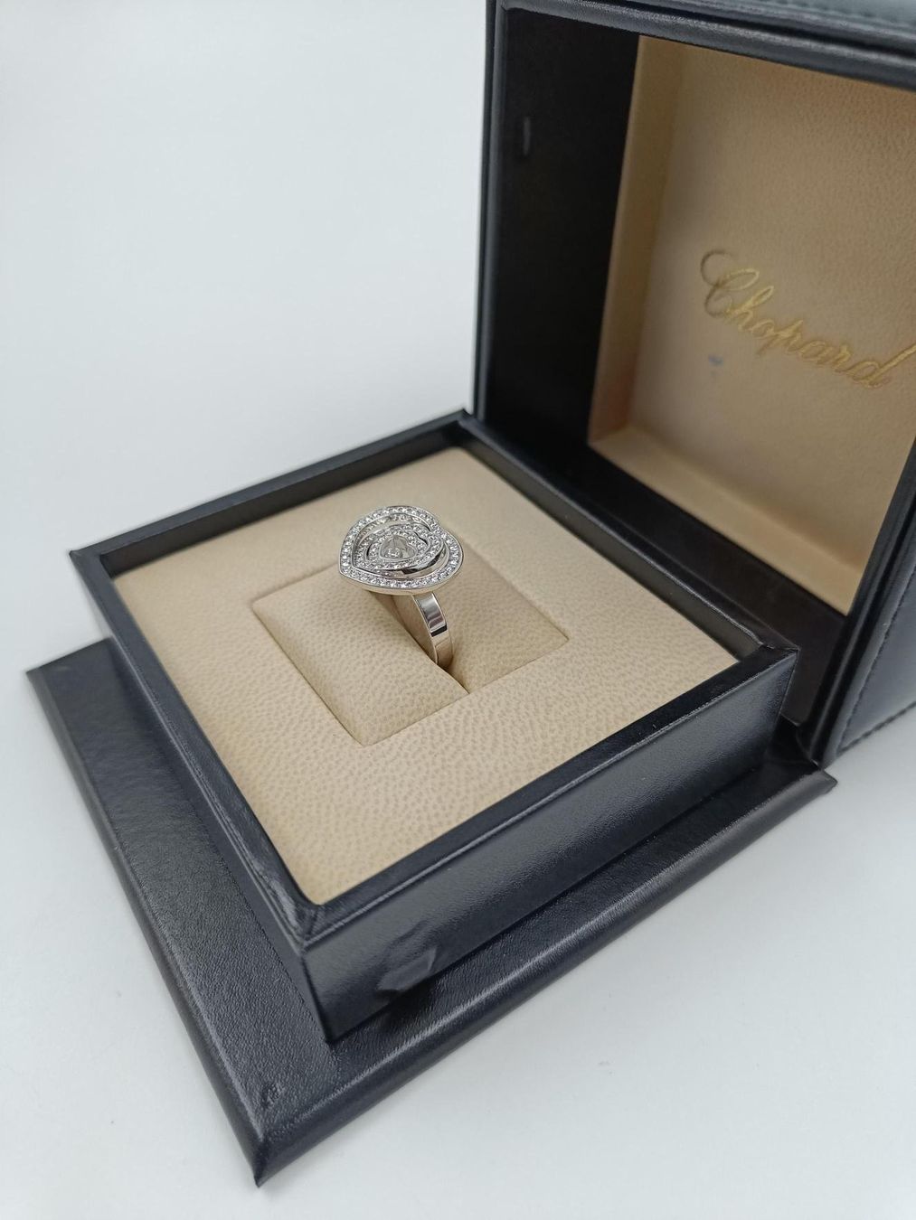 Chopard Ringe: CHOPARD RING " HAPPY SPIRIT DIAMOND HEARTS " – Gebraucht aus Luzern von EdiGem 3