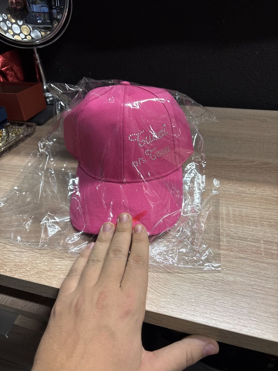 Altro in  Abbigliamento & Accessori: Rosa Cap mit Strass, neuwertig! – Nuovo e nell'imballaggio originale da Rorschach venduto da TrendyDeals