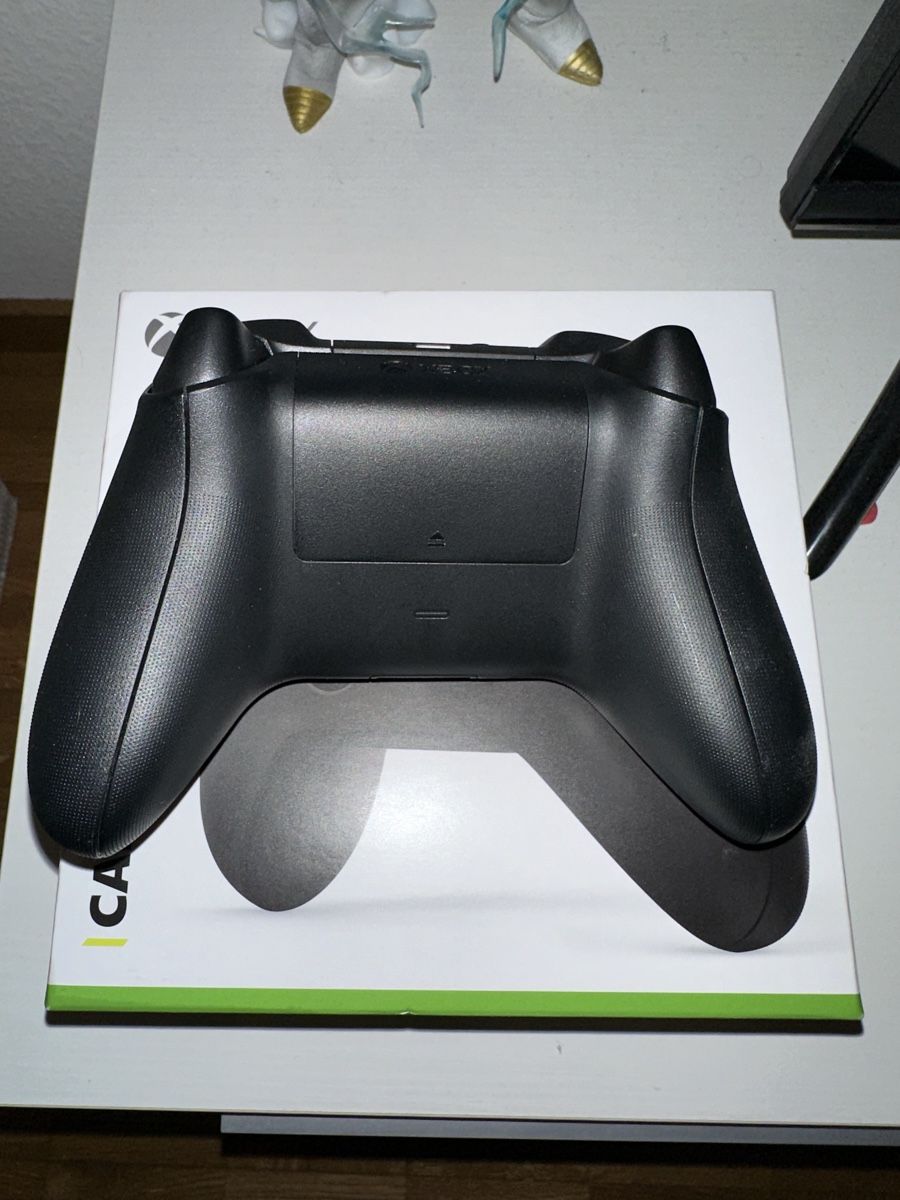 Microsoft Controller: Xbox Wireless Controller Carbon Black – Neu (gemäss Beschreibung) aus Basel von  2