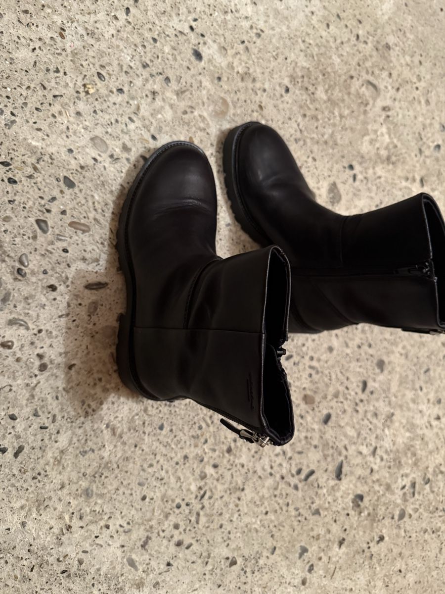 Vagabond Damenschuhe: Almost new Black Vagabond Leather Boots, Zip Closure – Neu und originalverpackt aus Dübendorf von zhe_69pd 4